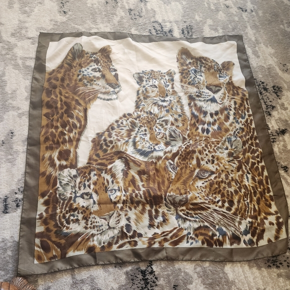 Accessories - D - Beautiful VTG Chetah Scarf